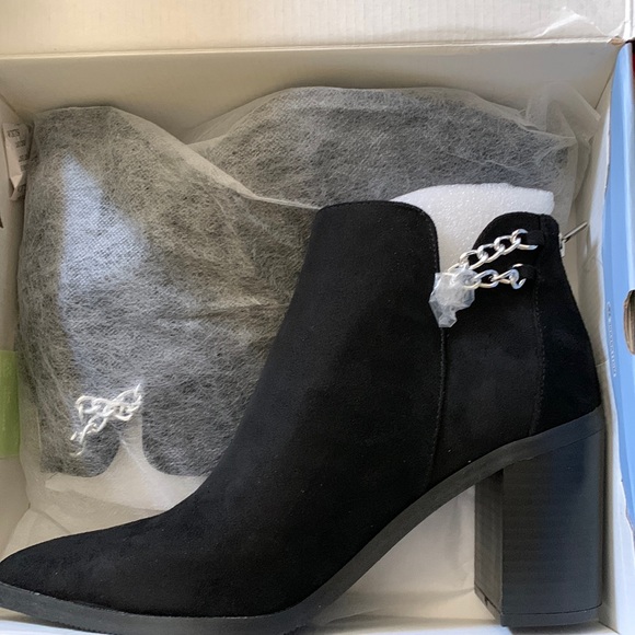 Brand New Black Boots size 10 with back zipper and chains - Picture 2 of 9